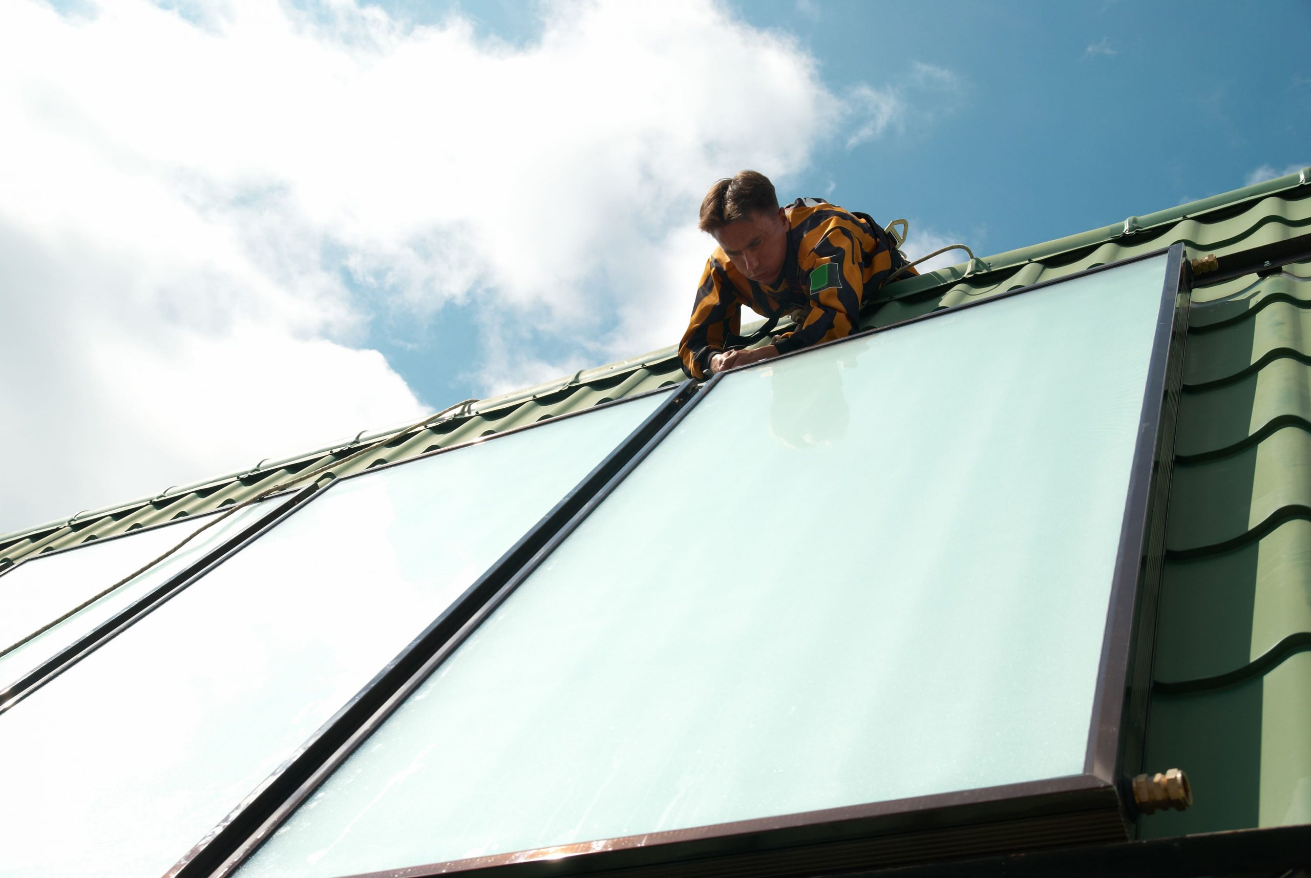 Does black roof make house hotter in Emeryville? City Wide Remodeling