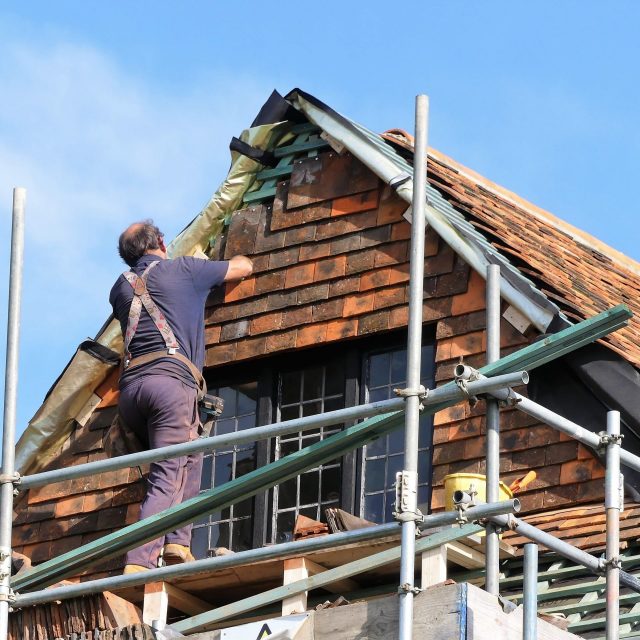 Roofing-Contractors-529968