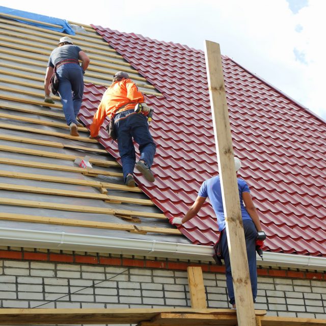 Roofing-Contractors-814366