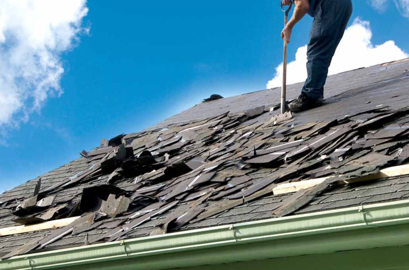 How To Choose The Right Roofing Contractor For A Residential Roofing ...